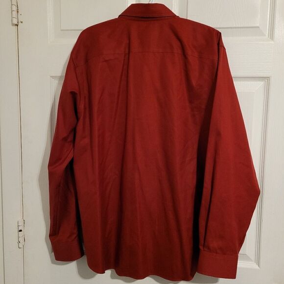 Eddie Bauer classic fit wrinkle and stain resistant men's dress shirt - Picture 2 of 5